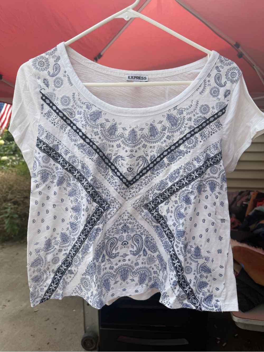 Express White Short-Sleeve Paisley Crop Print Tee